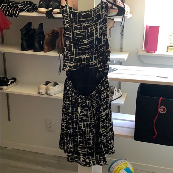 Black and white super cute dress! - Picture 2 of 2
